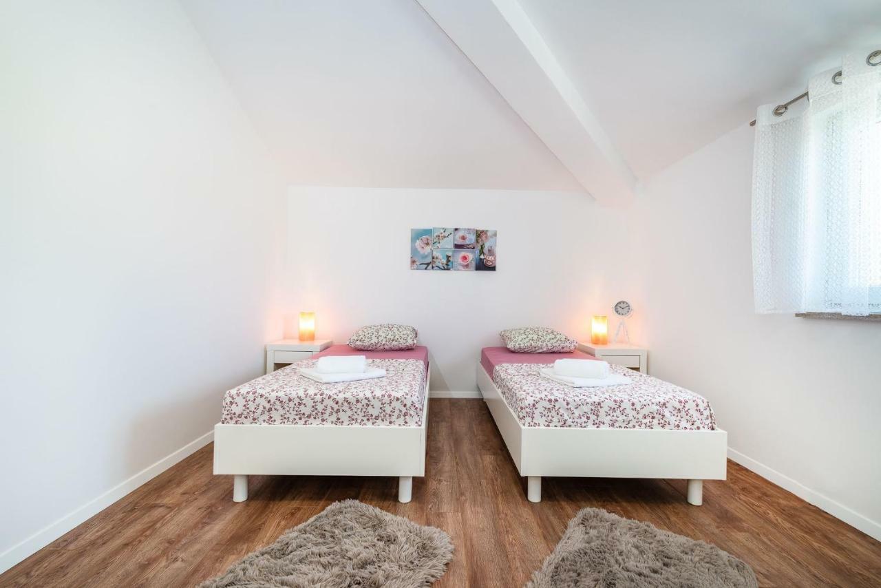 Apartman Zozzy Posedarje Exterior photo