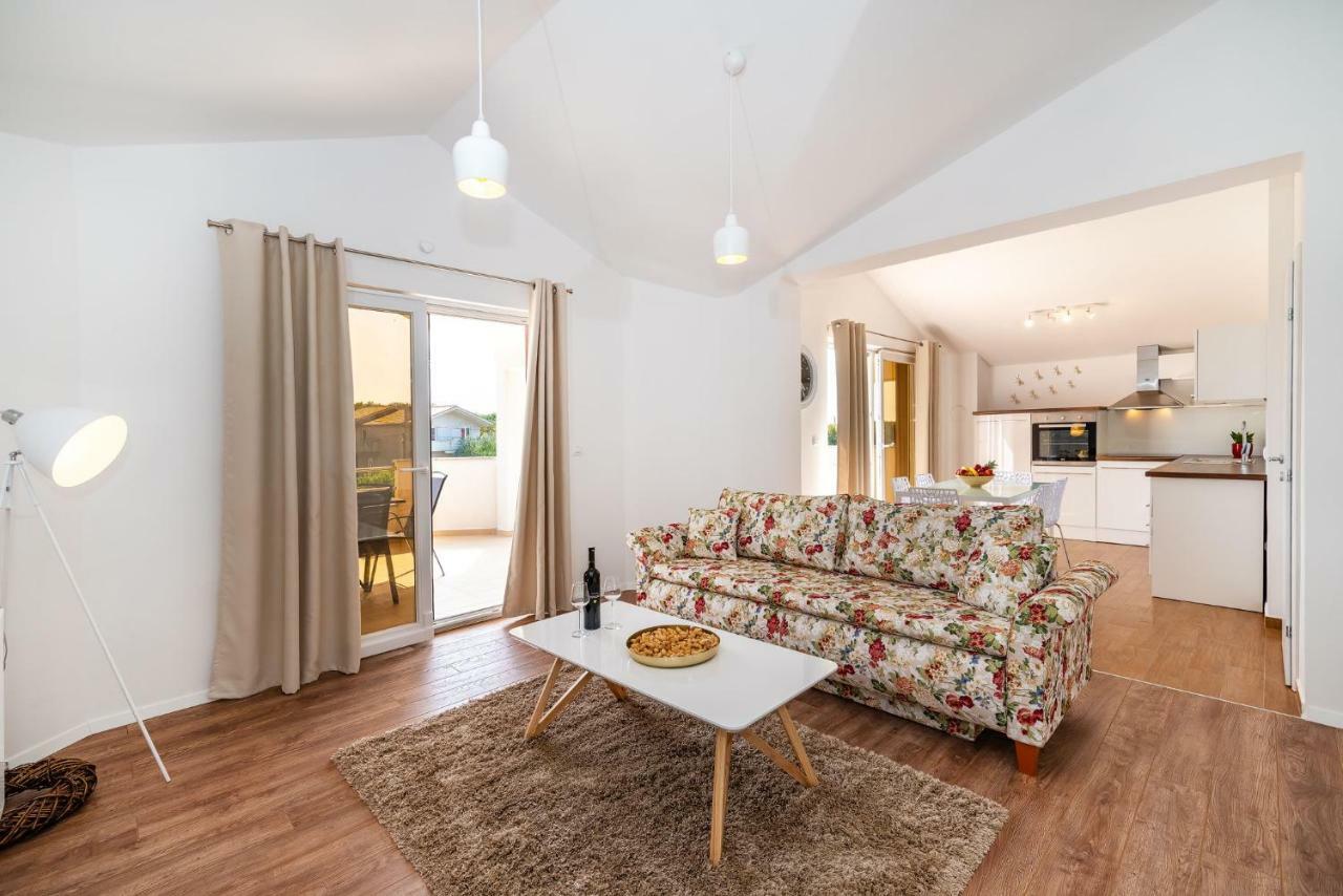 Apartman Zozzy Posedarje Exterior photo